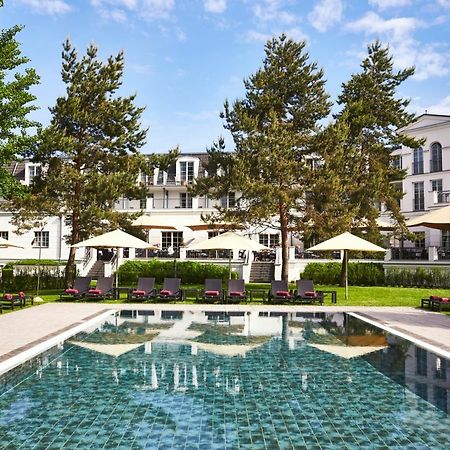 Strandhotel Цингст Съоръжения снимка The swimming pool at the Hotel