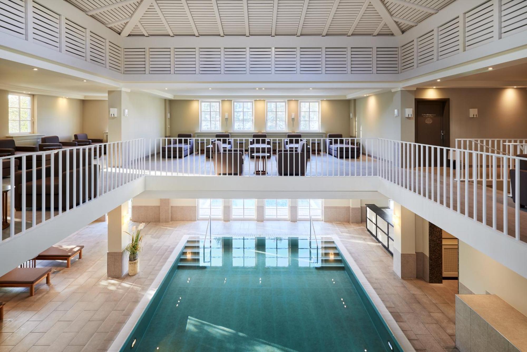 Strandhotel Цингст Екстериор снимка The swimming pool at the hotel