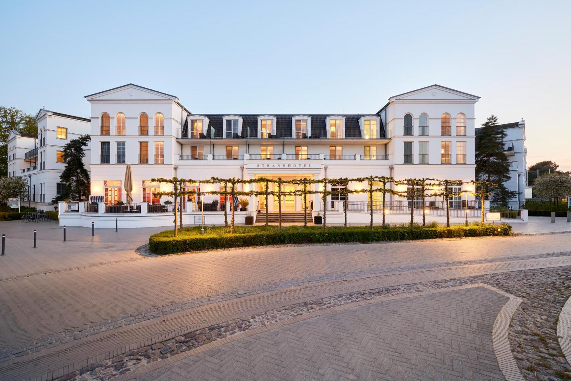 Strandhotel Цингст Екстериор снимка