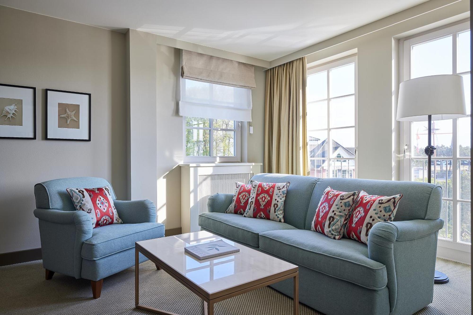 Strandhotel Цингст Екстериор снимка A living room
