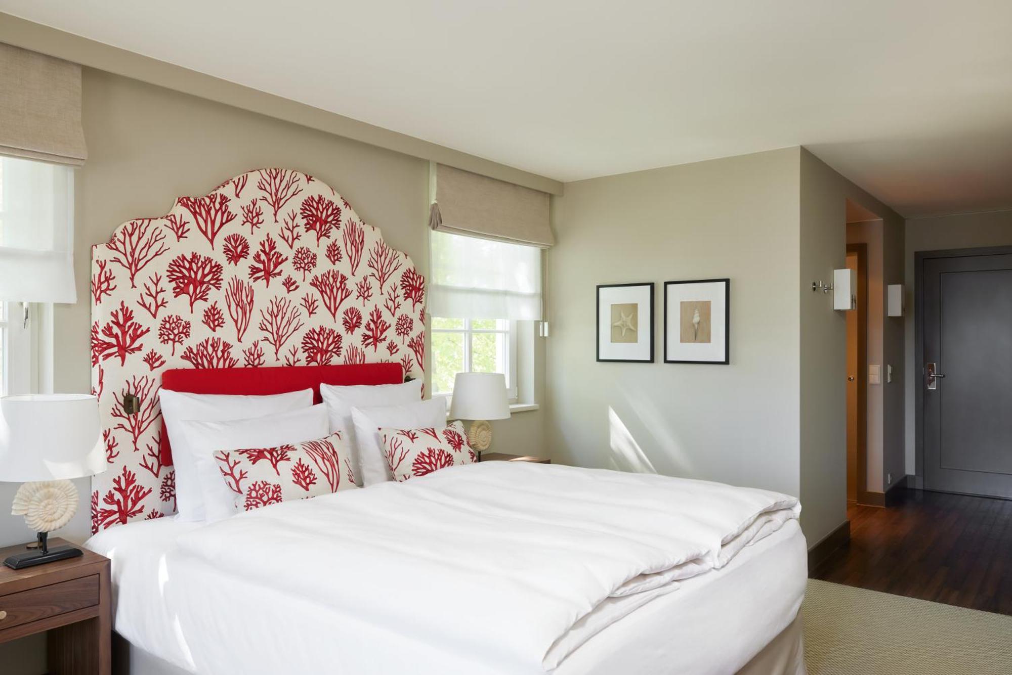 Strandhotel Цингст Екстериор снимка A bedroom at the Hotel du Cap-Eden-Roc